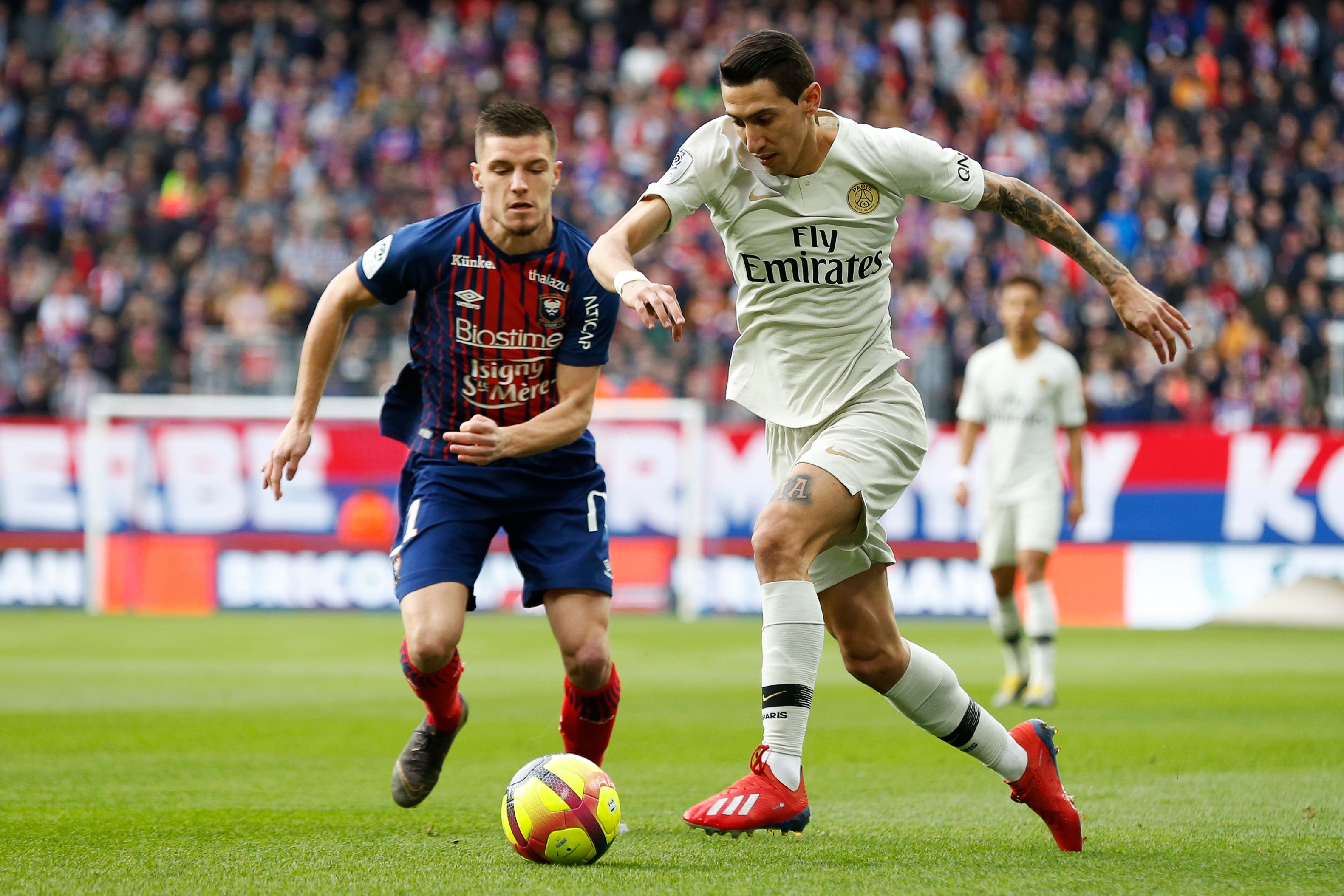 英媒：曼联拟定了约10人的引援名单，大部分来自其他联赛（英媒：曼联已拟定近10人引援清单，多数来自英超以外的联赛）