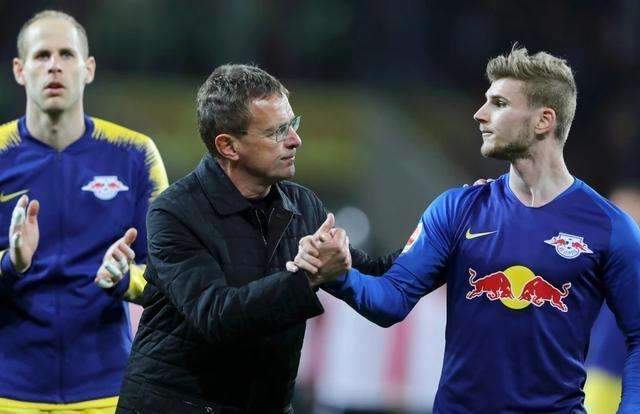 比肩阿德和埃托奥，劳塔罗本赛季出战的三场欧冠比赛均有进球（劳塔罗本季欧冠三战皆破门，追平阿德与埃托奥）