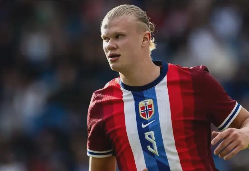 足球中超球队前锋脚踝受伤，赛季恐报销