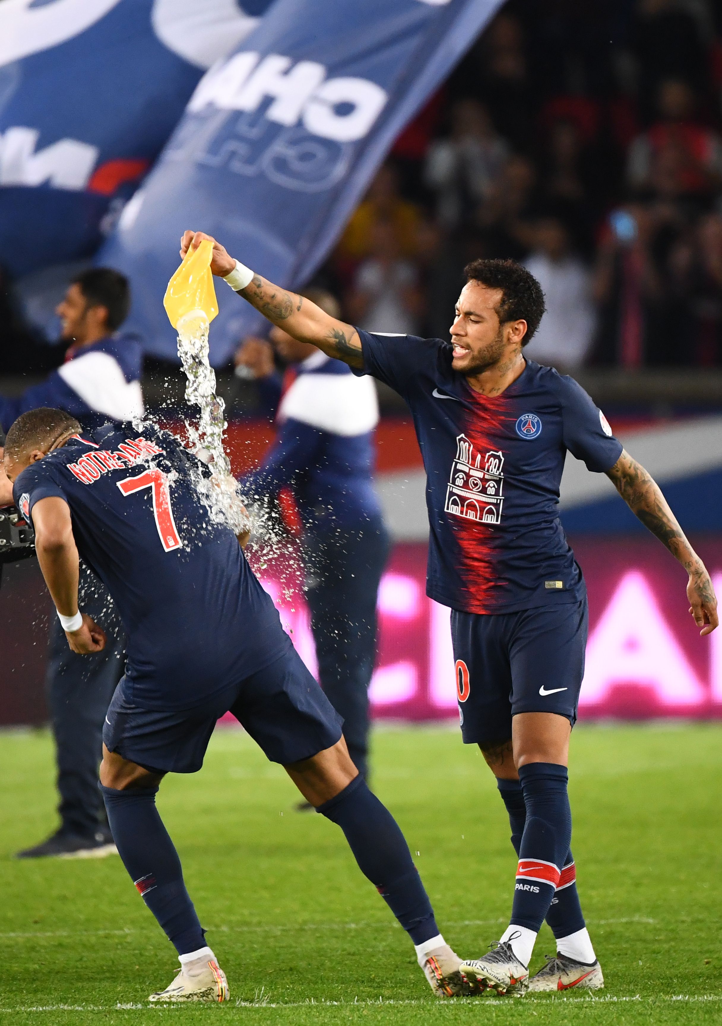 利物浦vs诺丁汉森林：阿利松、伊萨克首发，埃基蒂克替补（利物浦迎战诺丁汉森林：阿利松、伊萨克先发，埃基蒂克替补待命）