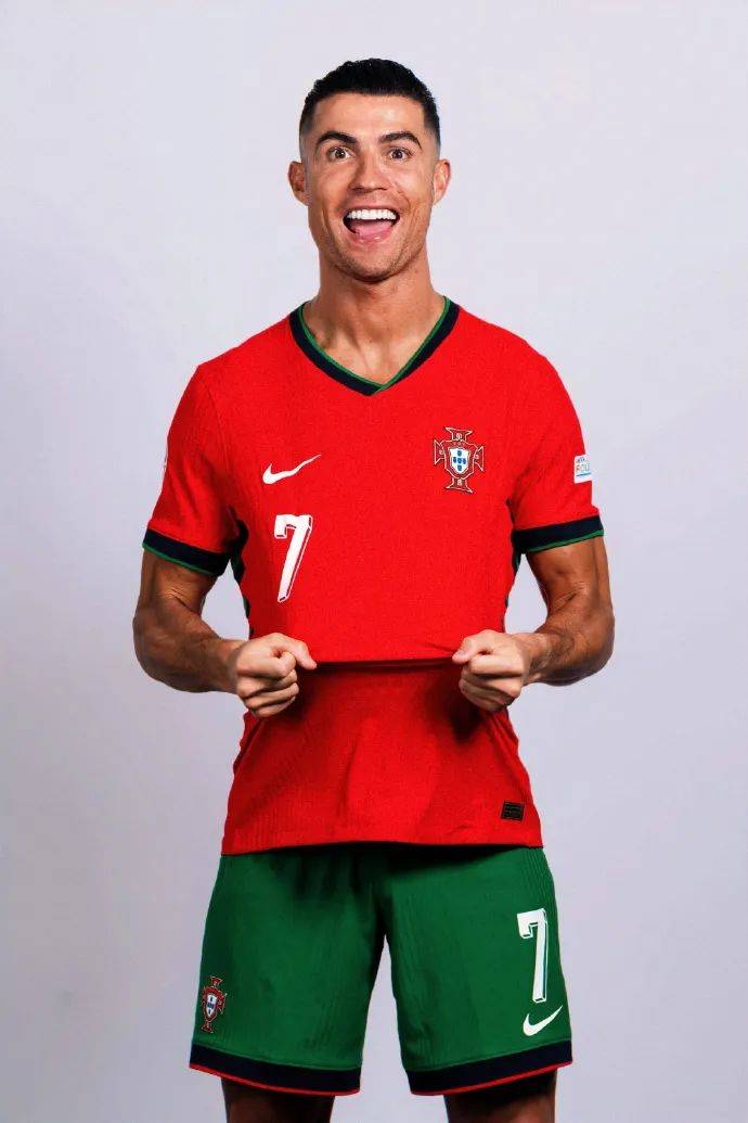 中超收官战观众人数：梭鱼湾62330人刷新本赛季纪录（梭鱼湾入场62330人，中超收官战刷新本赛季纪录）