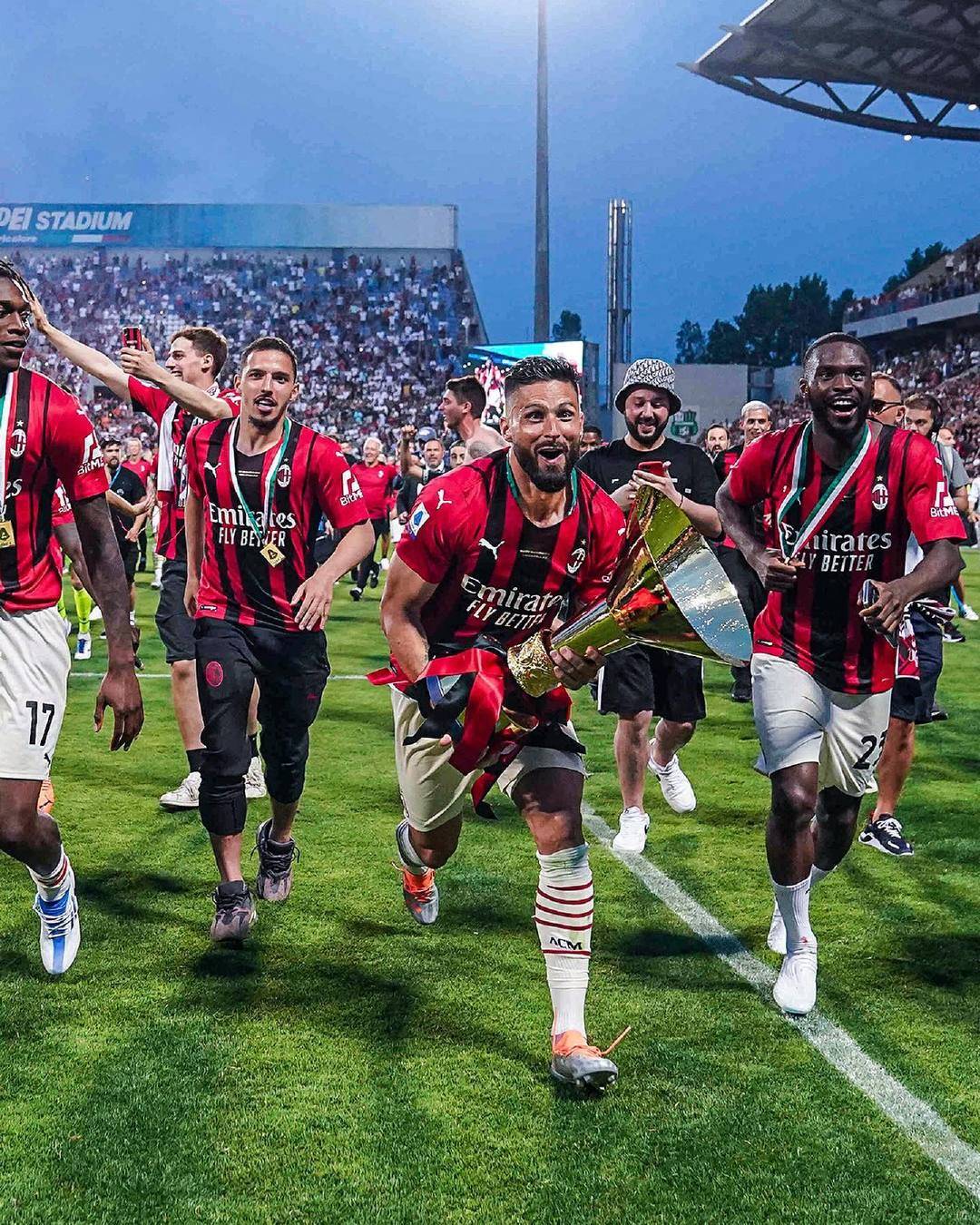 电讯报：队史传奇伊恩·拉什被送往重症监护室，利物浦送祝福（电讯报：利物浦名宿伊恩·拉什进入ICU，俱乐部致以祝愿）