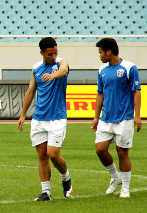 拜仁战弗赖堡首发：凯恩领衔、迪亚斯、卡尔、诺伊尔先发（拜仁对阵弗赖堡首发出炉：凯恩领衔，迪亚斯、卡尔、诺伊尔登场）