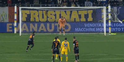 替补门将关键扑救，稳定球队防线