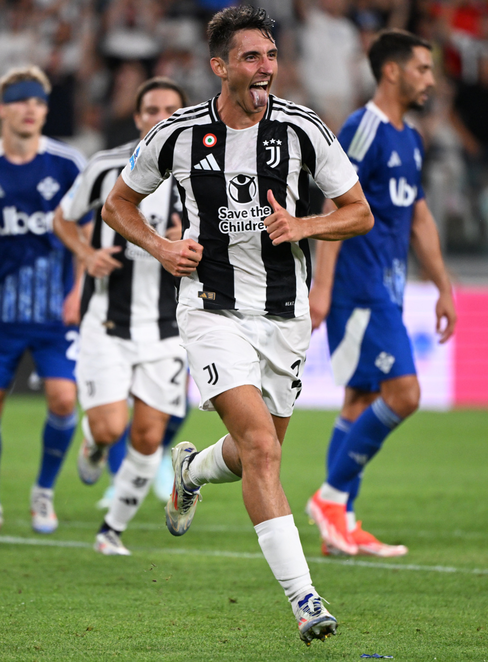 2025年12月2日，湖人 vs 太阳，湖人背靠背迎战太阳，双方实力悬殊，湖人状态火热，太阳面临两连败困境。