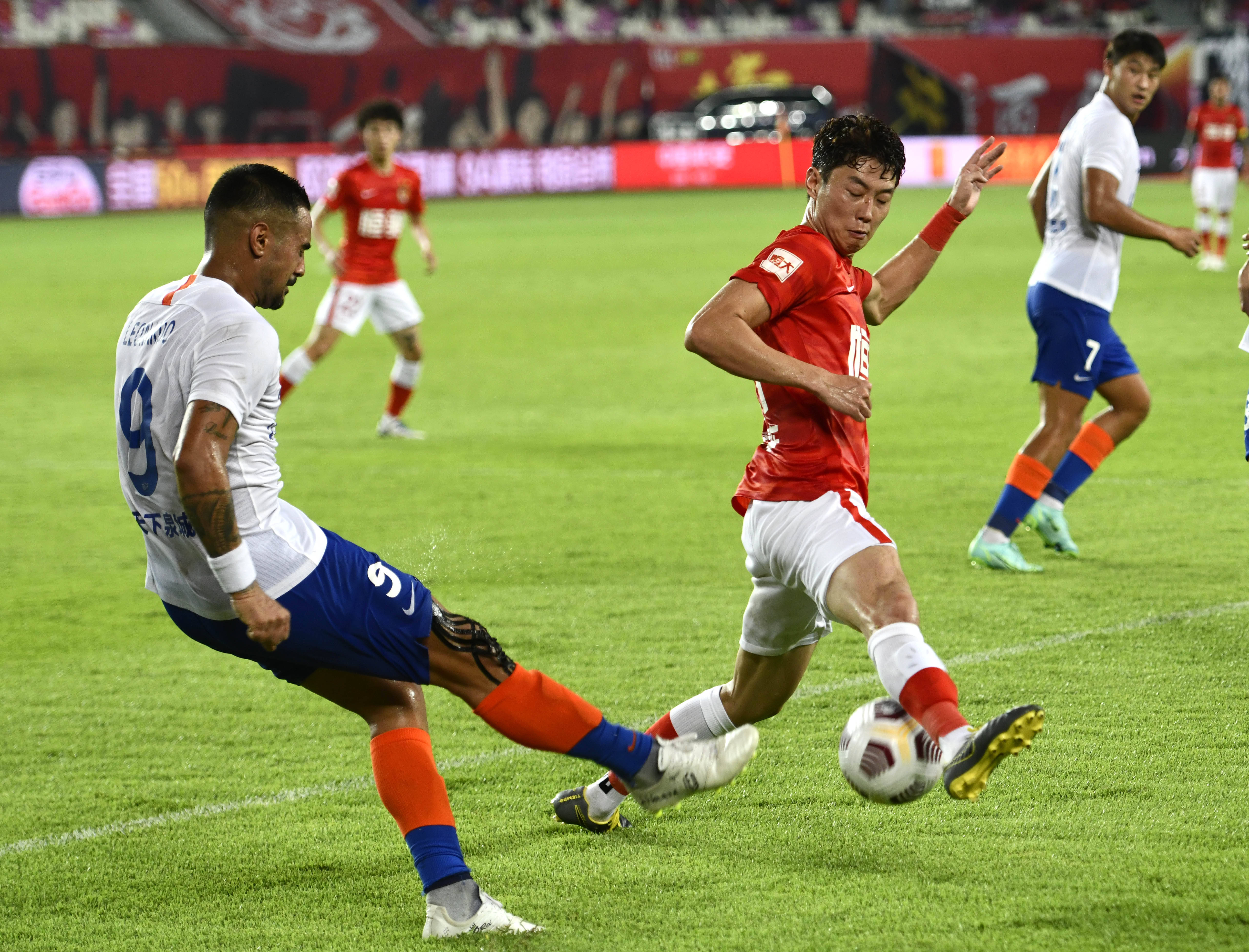 欧冠淘汰赛前瞻：巴黎对阵切尔西,（欧冠淘汰赛焦点战：巴黎圣日耳曼对决切尔西）